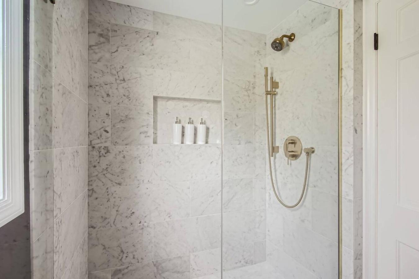 Spacious, Luxury Renovated Home With 4 Kings, Firepit Glen Ellyn Exterior photo