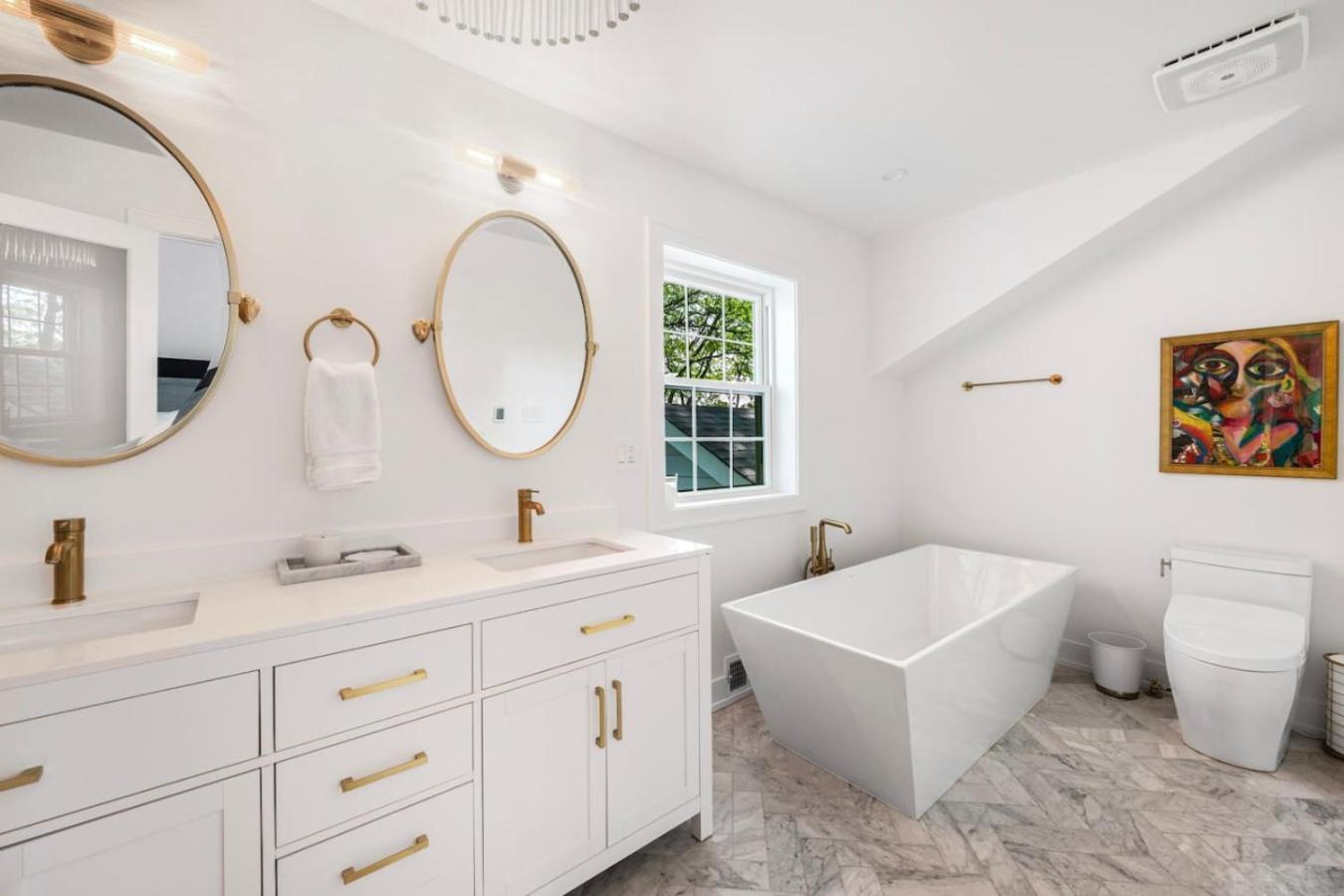 Spacious, Luxury Renovated Home With 4 Kings, Firepit Glen Ellyn Exterior photo
