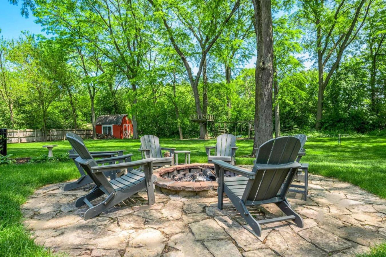 Spacious, Luxury Renovated Home With 4 Kings, Firepit Glen Ellyn Exterior photo