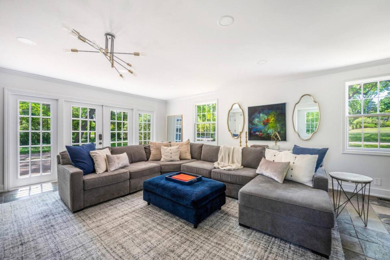 Spacious, Luxury Renovated Home With 4 Kings, Firepit Glen Ellyn Exterior photo
